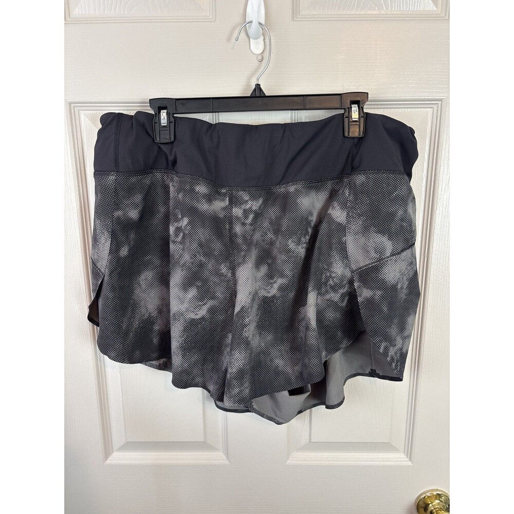 Athleta Womens Shorts Run With It Printed 3.5" Shorts 2X Black Grey Tie Dye 293